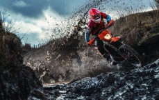 MK体育-上海德比一触即发，海港中超十轮不败强势出击，客场挑战申花誓取三分